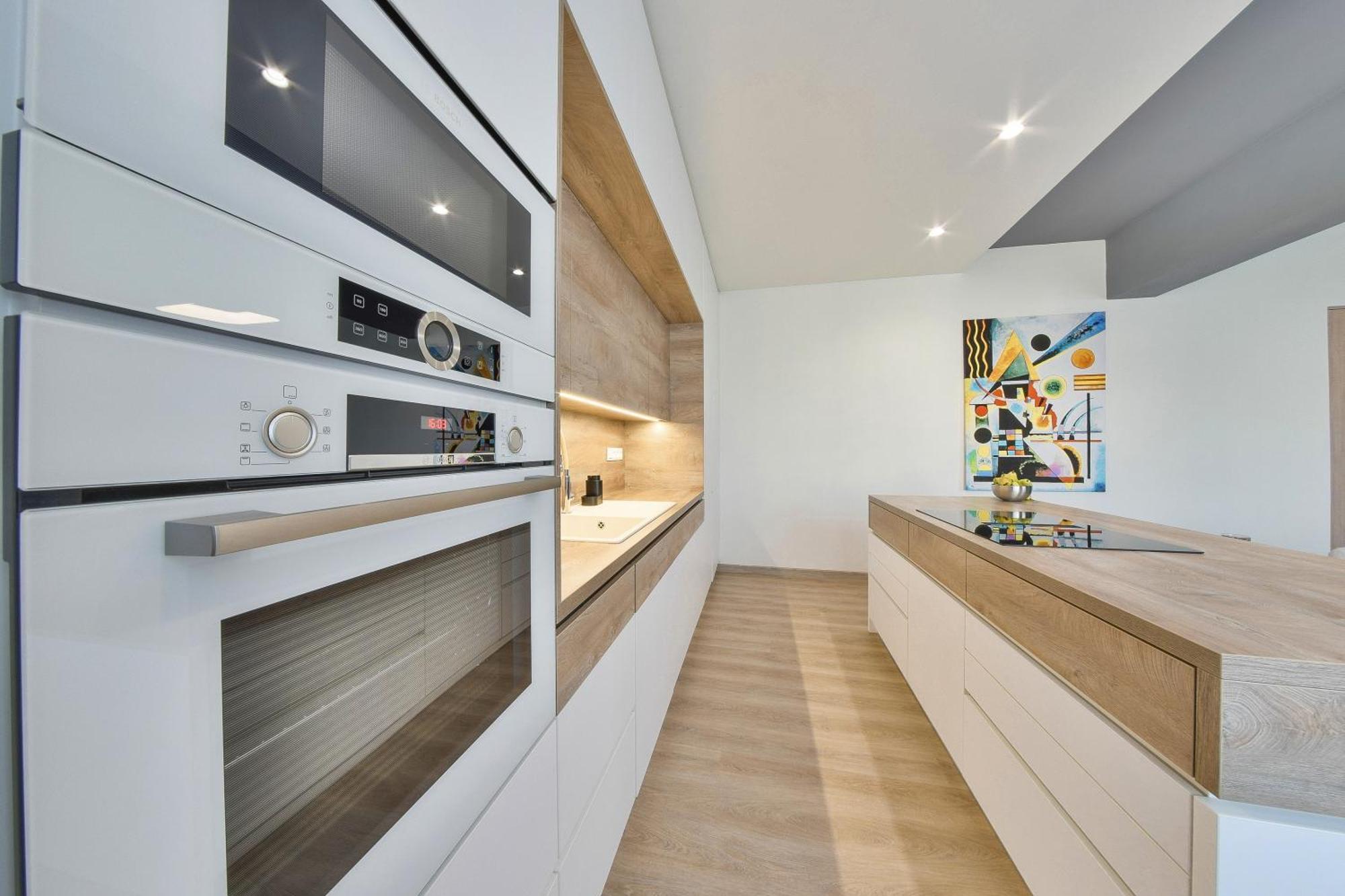 Chalupku - Luxurious Apartment 70M2 In Direct Centrum With Parking Included, Air-Conditioned, Balcony, Quiet Sleep, Best In Town Банска-Бистрица Экстерьер фото