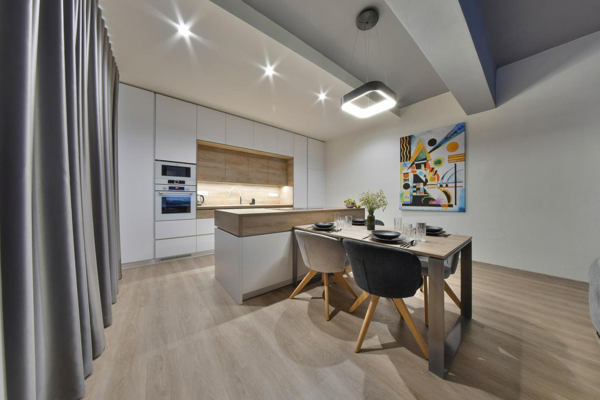 Chalupku - Luxurious Apartment 70M2 In Direct Centrum With Parking Included, Air-Conditioned, Balcony, Quiet Sleep, Best In Town Банска-Бистрица Экстерьер фото