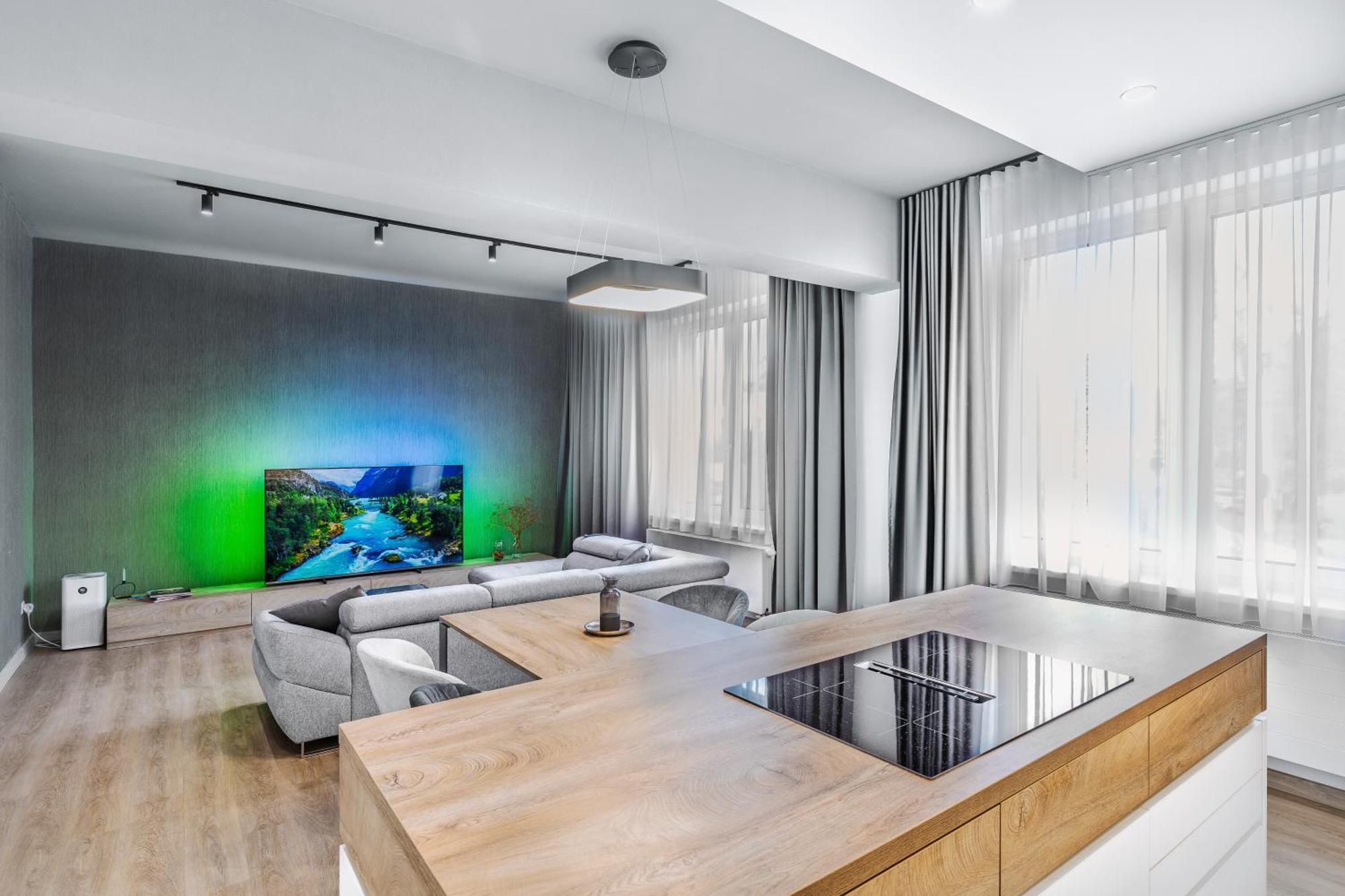 Chalupku - Luxurious Apartment 70M2 In Direct Centrum With Parking Included, Air-Conditioned, Balcony, Quiet Sleep, Best In Town Банска-Бистрица Экстерьер фото